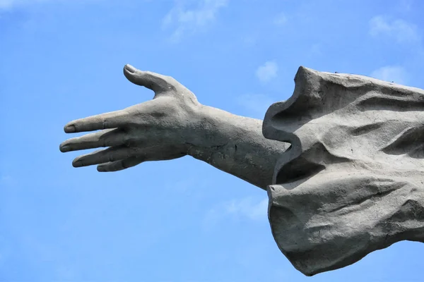 Betonsteinstatue weibliche Hand — Stockfoto