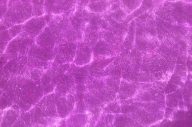 Mor vintage hafif su, ışık taş nehir altındaki izleri