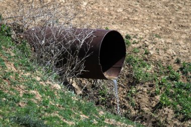 Kanalizasyon boru atıklar çevre, doğal su koruma kavramı