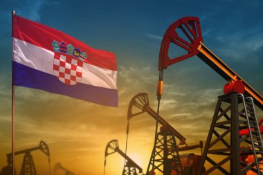 Hırvatistan petrol sanayii kavramı. Endüstriyel illüstri - Hırvatistan bayrağı ve petrol kuyuları mavi ve sarı günbatımı arkaplanına karşı - 3d illüstrasyon