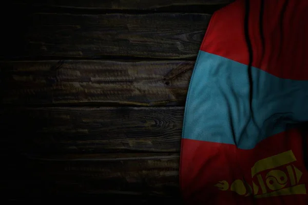 Schöne dunkle Bild der Mongolei Flagge mit großen Falten auf altem Holz mit freiem Platz für Ihre Inhalte - jede Feier Flagge 3D-Illustration — Stockfoto