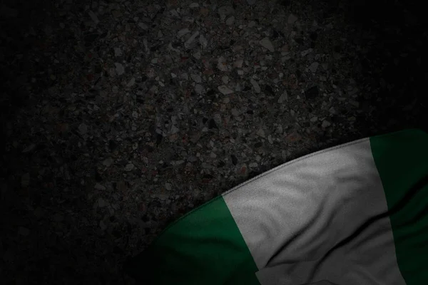 Linda imagen oscura de la bandera de Nigeria con grandes pliegues en asfalto oscuro con lugar vacío para el texto - cualquier ilustración 3d bandera de vacaciones —  Fotos de Stock