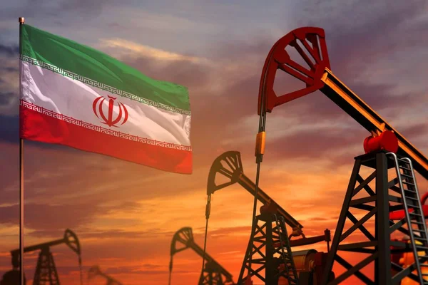 Irán concepto de la industria petrolera. Ilustración industrial - Bandera de Irán y pozos de petróleo con el fondo rojo y azul del cielo al atardecer o al amanecer - Ilustración 3D — Foto de Stock