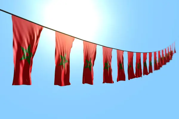 De nombreux drapeaux ou bannières du Maroc suspendus en diagonale sur une corde sur fond bleu ciel avec bokeh - n'importe quel drapeau de fête illustration 3D — Photo