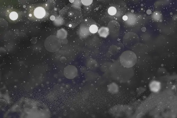 Luzes brilhantes muito brilhantes desfocado bokeh fundo abstrato com queda de flocos de neve voar, textura mockup festal com espaço em branco para o seu conteúdo — Fotografia de Stock