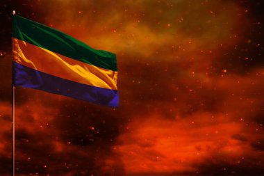 Kırmızı gökyüzü ve duman sütunları üzerine yazdığın metin için Gabon bayrağı modeli. Sorunlar kavramı.