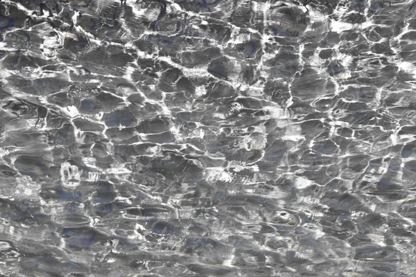 Ontwerp heldere rivier water textuur - schattige abstracte foto achtergrond — Stockfoto