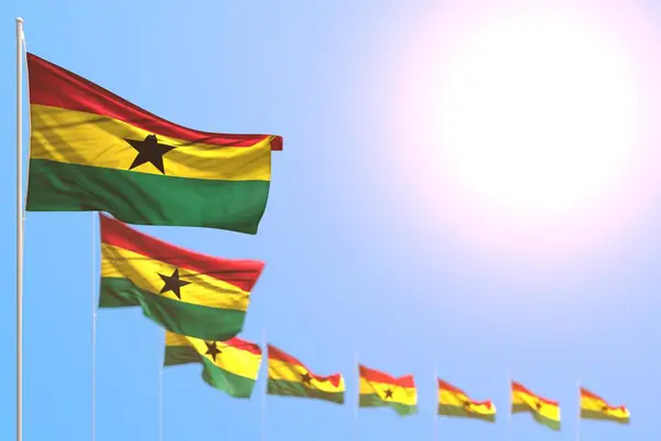 Mignon de nombreux drapeaux du Ghana placés en diagonale avec une mise au point douce et un espace vide pour le texte - n'importe quel drapeau de fête illustration 3D — Photo