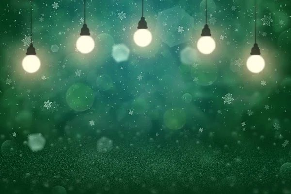 Hermosas luces de brillo brillante fondo abstracto bokeh desenfocado con bombillas y la caída de copos de nieve volar, textura de maqueta festiva con espacio en blanco para su contenido — Foto de Stock