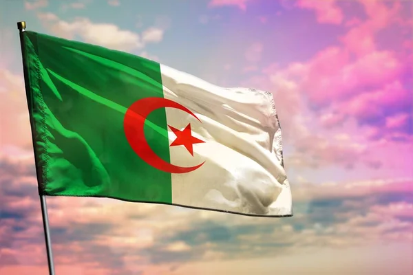 Flatternde Algerische Flagge Auf Buntem Bewölkten Himmel Algerien Blüht Auf — Stockfoto