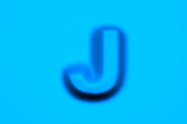 青いワックスまたはプラスチック製のアルファベット 文字Jはライトブルーの背景に隔離され シンボルの3Dイラスト — ストック写真