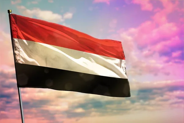 Ondeando Bandera Yemen Sobre Colorido Fondo Nublado Yemen Concepto Próspero — Foto de Stock