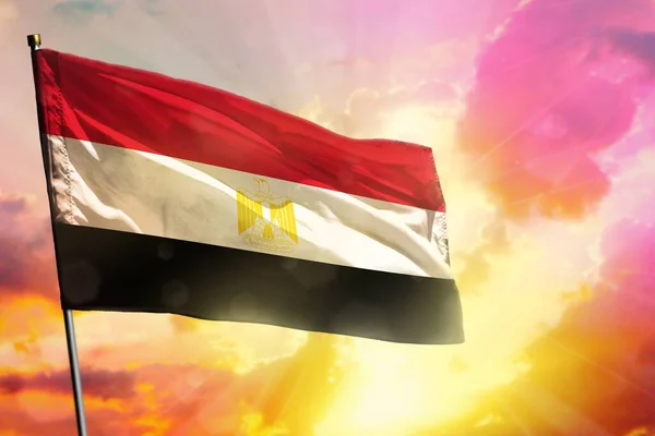 Flatternde Ägyptische Flagge Auf Wunderschönem Farbenfrohen Sonnenuntergang Oder Sonnenaufgang Ägyptens — Stockfoto