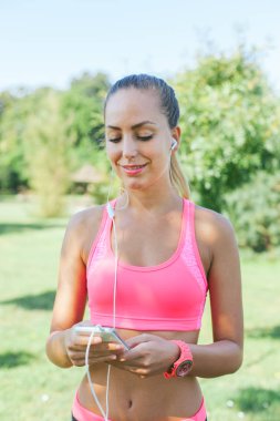 Runner kadın müzik dinleme