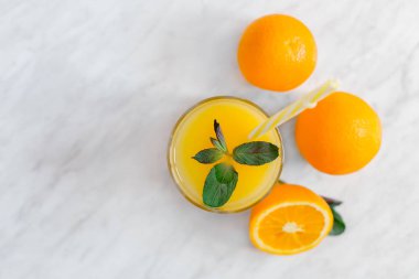 Üstten Görünüm od taze portakal suyu