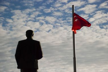Kaş, Antalya, Türkiye 5 Mayıs 2017: Kaş Antalya Türkiye'de Atatürk Heykeli.