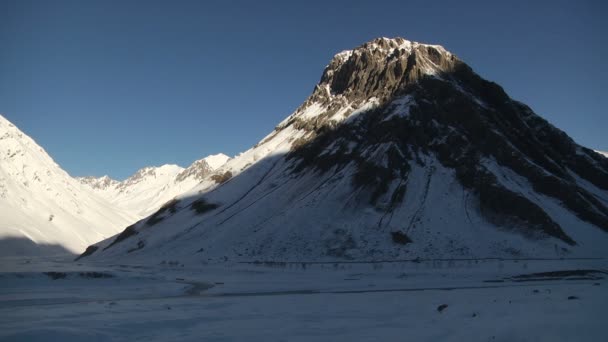 Time-lapse χρονόμετρο αντανακλάται στο βουνό — Αρχείο Βίντεο