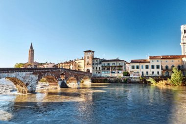 Köprünün Ponte Pietra, Verona, İtalya