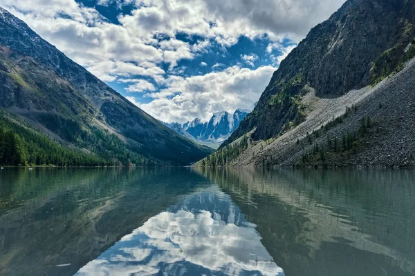 Lacs Shavlinsky dans la montagne Altaï. Russie — Photo