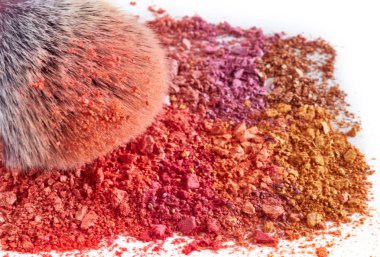 profesyonel makyaj fırça gökkuşağı üzerinde göz farı ezilmiş