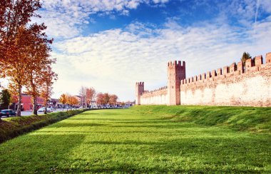 Sur duvarı eski kasaba yol sokak Montagnana Padova İtalya  