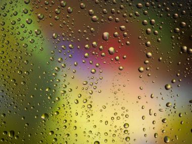 Renk arka plan yağmur cam alanı rainbow su damlaları.