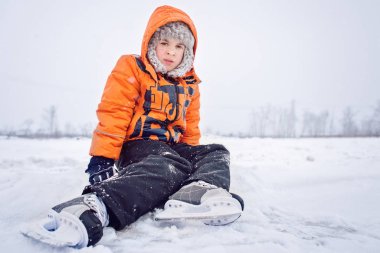 Egzersiz çocuk teen kar hokey paten buz pateni Buz pisti yakınındaki eğitim yorgun