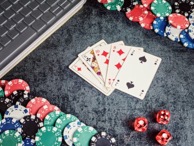 Poker chip veya kartı, zar bilgisayar olan sayaç kümesi.