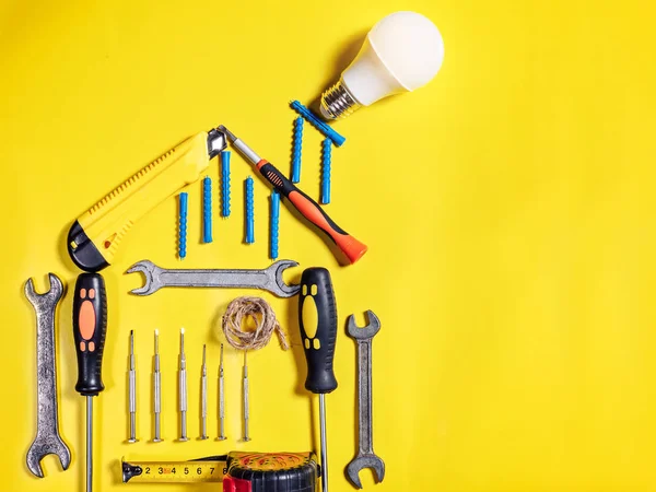 Conceito de melhoria em casa. Conjunto de ferramenta de mão de trabalho para construção ou reparação de casa — Fotografia de Stock