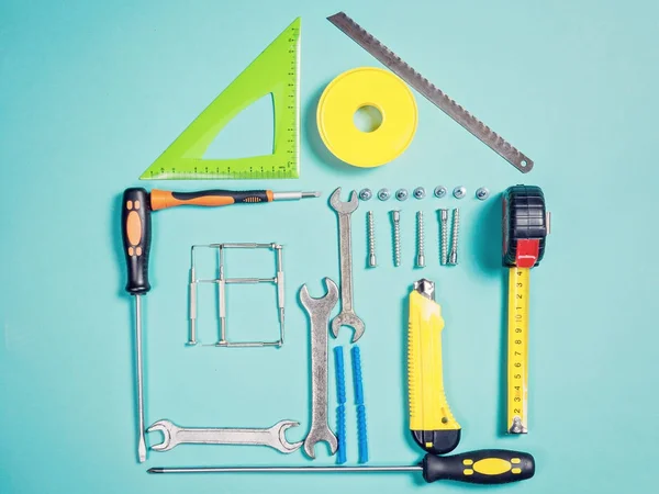 Концепция улучшения дома. Набор рабочих инструментов для строительства или ремонта дома — стоковое фото