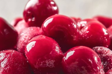 Kırmızı böğürtlen dondurulmuş vişneli kış yemekleri