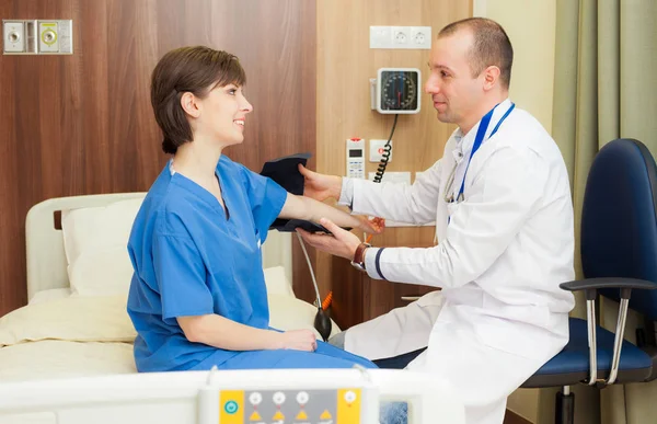 Arzt Patient Krankenhaus Druck — Stockfoto