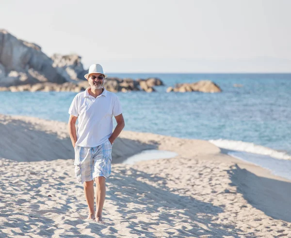 Homme âgé Bord de mer Plage Mer — Photo