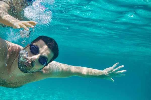 水中の父の子供海海 — ストック写真