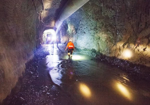 Подземные шахтные работы — стоковое фото