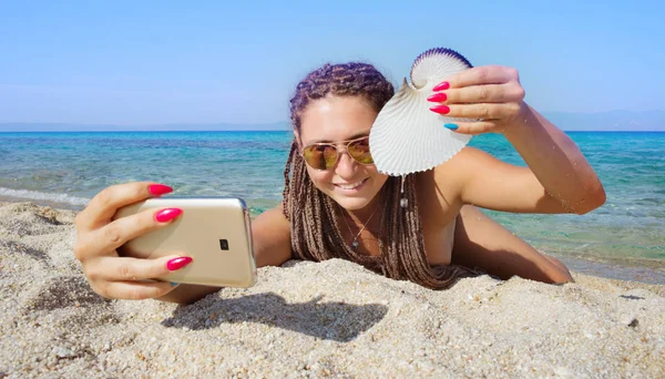 Weibliches Strand-Selfie nautilus — Stockfoto