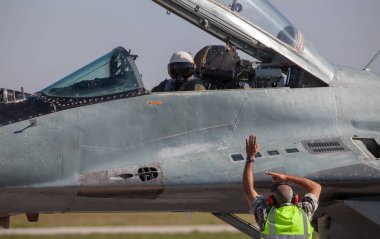 Askeri Fighter Jet sinyalleri