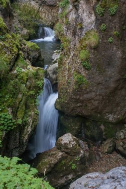 Şelale kayalar doğa