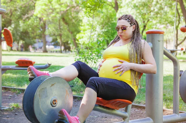 Pregnant Woman Cycling Fitness — Stock Photo, Image