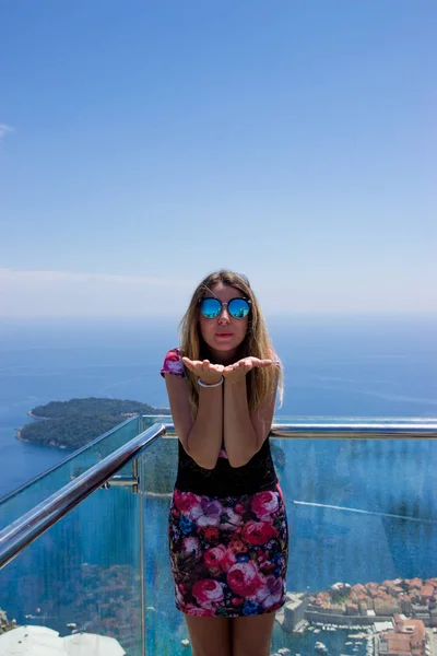 Menina em Dubornik Croácia Montanhas e Mar — Fotografia de Stock