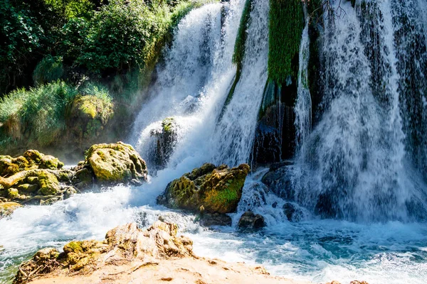 Cascade de Kravice et rivière Trebizat en Bosnie — Photo