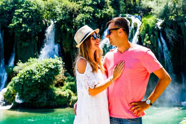 Kravice şelale Bosna yakınındaki güzel Çift