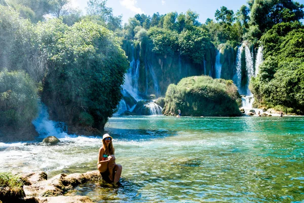 Girl near Kravice Waterfall Bosnia — Stock Photo, Image