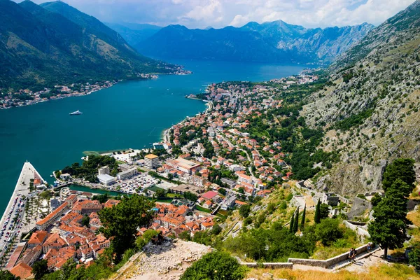 Kotor Koyu'ndaki Karadağ muhteşem görünüm