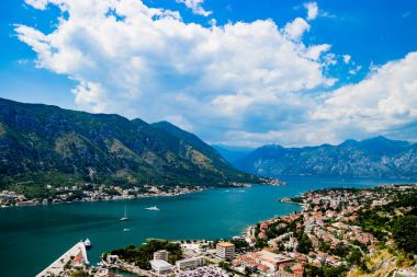 Kotor Koyu'ndaki Karadağ muhteşem görünüm