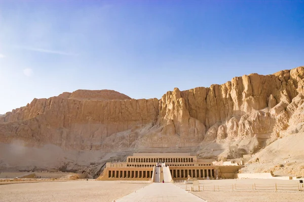 O antigo templo de Hatshepsut em Luxor, Egito — Fotografia de Stock