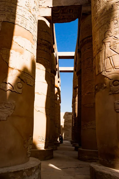 Colunas hieroglíficas egípcias em Luxor, Egito — Fotografia de Stock