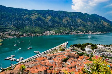 Kotor Koyu'ndaki Karadağ muhteşem görünüm