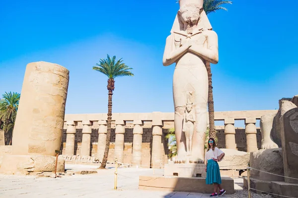 Vicino alla statua di Karnak a Luxor Egitto — Foto Stock