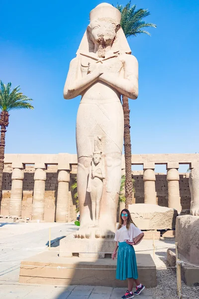 Estátua no templo de Karnak em Luxor Egito — Fotografia de Stock